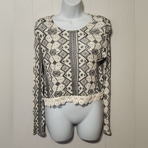 Divided H&M Sweater XS  Aztec Print Lightweight Crochet Lace‎ Bottom B15